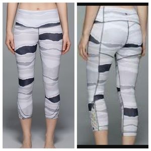 Lululemon True Self crops